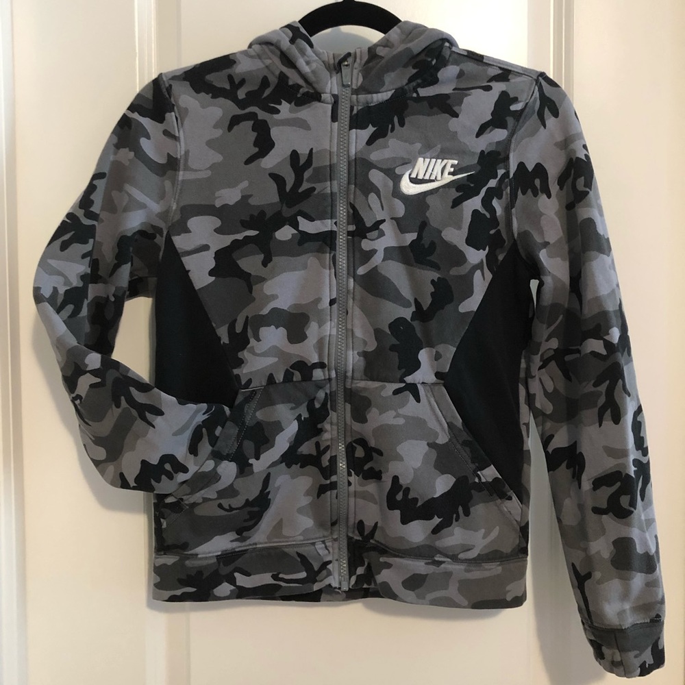 BOYS NIKE SWEATER